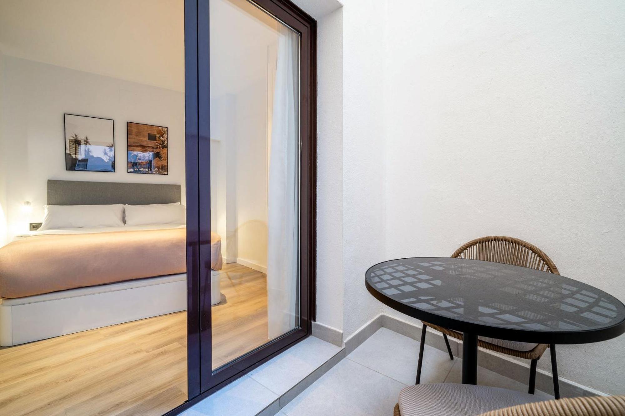 Limehome Malaga Calle Victoria Exterior photo