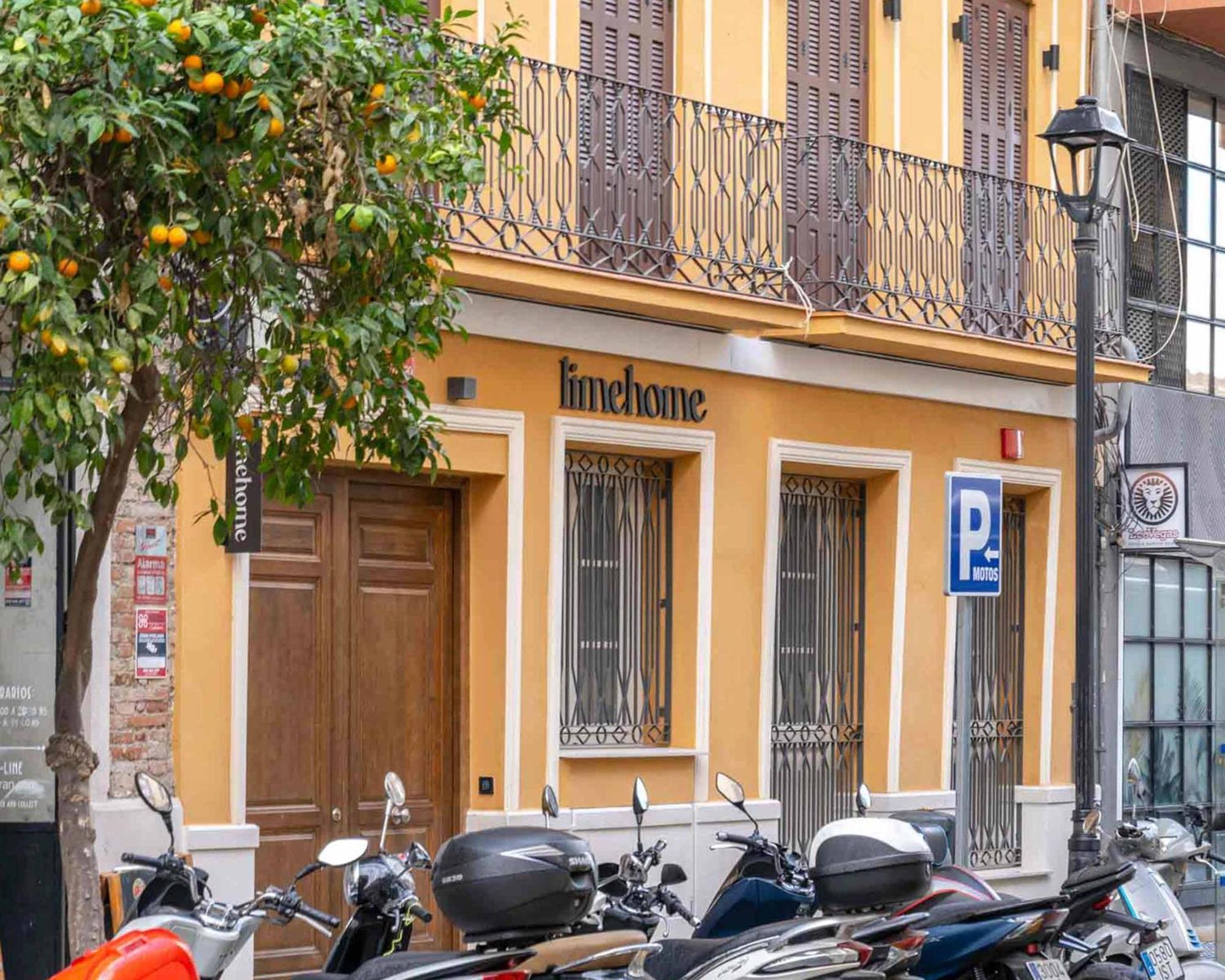 Limehome Malaga Calle Victoria Exterior photo
