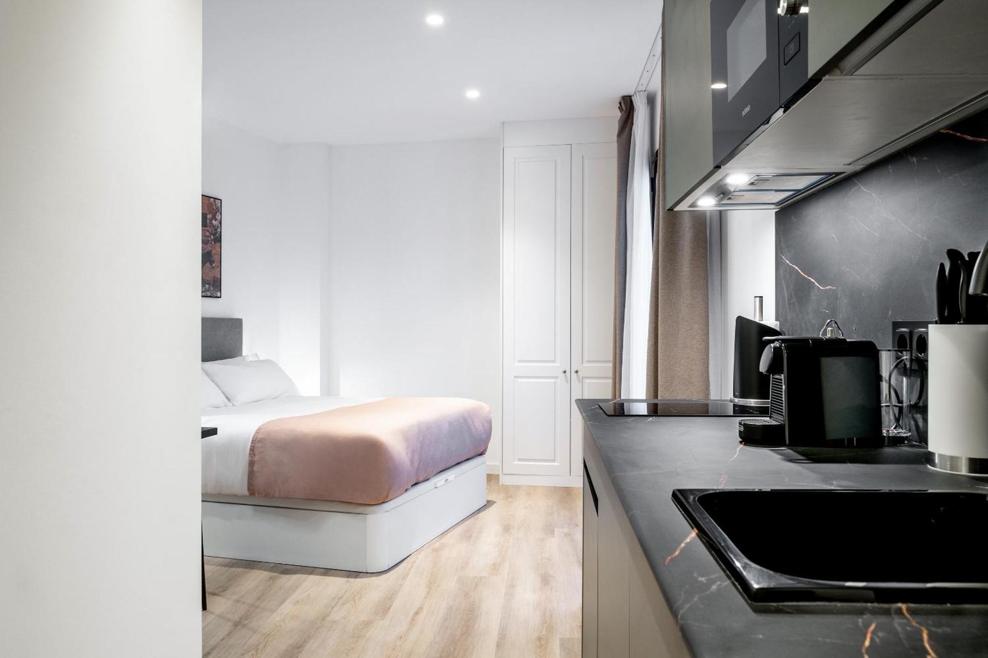 Limehome Malaga Calle Victoria Room photo